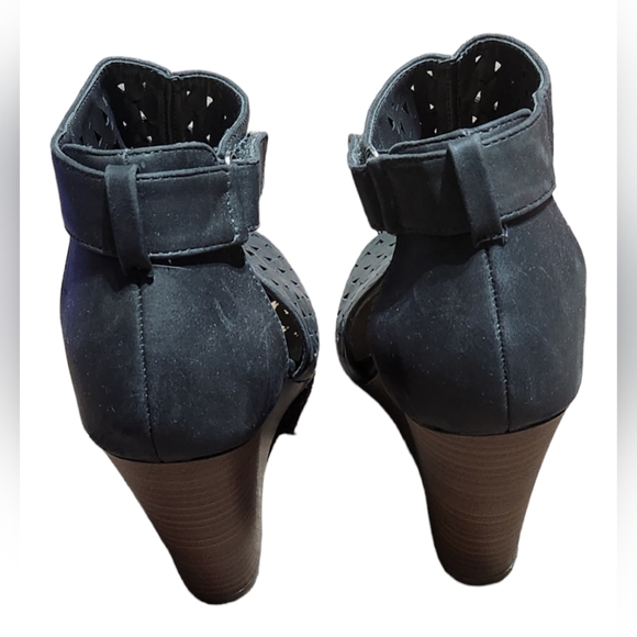 🎅 3/$10 Route 66 Dark Grey Laser Cut Out Peep Toe Wedges Size 8 EUC - Picture 4 of 9